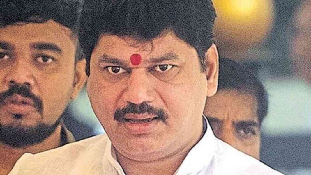 maharashtra-cm-directs-minister-munde-to-step-down-latest-news