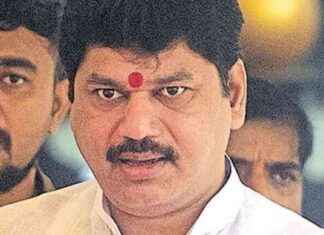 Maharashtra CM directs Minister Munde to step down | Latest News maharashtra-cm-directs-minister-munde-to-step-down-latest-news