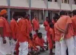 1. तेलंगाना स्कूल वैंडलाइज़्ड
2. शिक्षकों का सफ़ेद वस्त्र विरोध
3. स्कूल गर्त में फंसा
4. छात्रों की साफ़रन वस्त्र
5. शिक्षकों का प्रतिवाद
6. विद्यालय अपमान
7. विद्यालय वांडलिज़्म
8. शिक्षा संबंधित खबरें
9. शिक्षा क्षेत्र में हिंसा
10. साल्फ़ारन वस्त्र विवाद 1-2-3-4-5-6-7-8-9-10