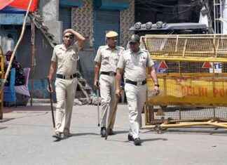 दिल्ली में स्कूल डायरेक्टर द्वारा कक्षा 12 के छात्र पर हमला, पुलिस जांच में: कॉप्स 12