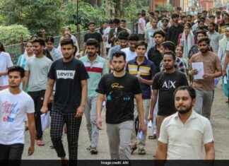 एमपी कोर्ट इंदौर सेंटर्स में बिजली बंद होने के दावों पर NEET परिणाम को रोकें neet