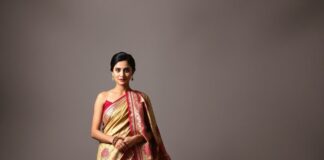 भारत में लोकप्रिय होने वाले फैशन ट्रेंड्स और उनके पीछे की कहानी Popular Fashion Trends in India and the Stories Behind Them 1. **Saree Revival**: The saree, a traditional Indian garment, has seen a major revival in recent years. Designers are experimenting with modern cuts, fabrics, and prints, making it appealing to the younger generation. The story behind this trend is a celebration of Indian heritage and a move towards sustainable fashion. 2. **Ethnic Fusion Wear**: This trend combines traditional Indian elements with Western silhouettes. For instance, a lehenga skirt paired with a crop top or a kurta with jeans. This trend reflects the changing lifestyle of Indian youth and their desire to blend tradition with modernity. 3. **Handloom and Handicrafts**: There's a growing appreciation for handloom fabrics and handicrafts. This trend is driven by a desire to support local artisans and promote sustainable fashion. It's a story of reviving traditional crafts and empowering rural communities. 4. **Pastel and Muted Colors**: